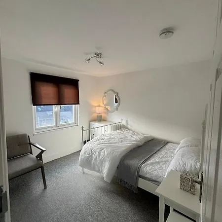 Cardiff/Pernath Home2 Room photo