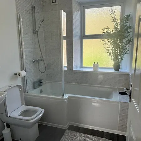 Cardiff/Pernath Home2 Room photo